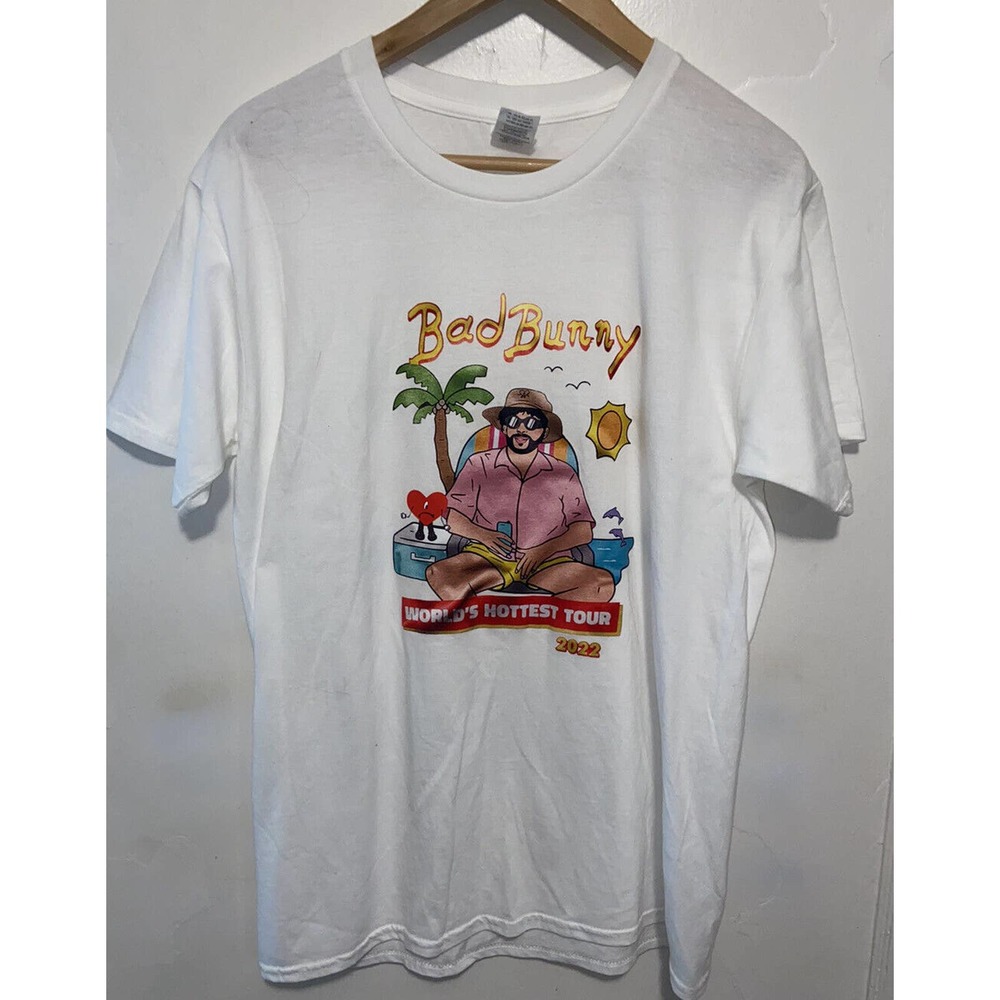 Bad Bunny Un Verano sin ti Hottest Tour 2022 T-Shirt Size Medium